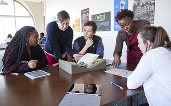 Image of archival instruction session